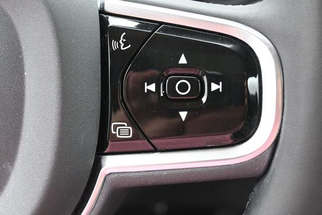 2023 Volvo XC60 B5 Ultimate Dark Theme