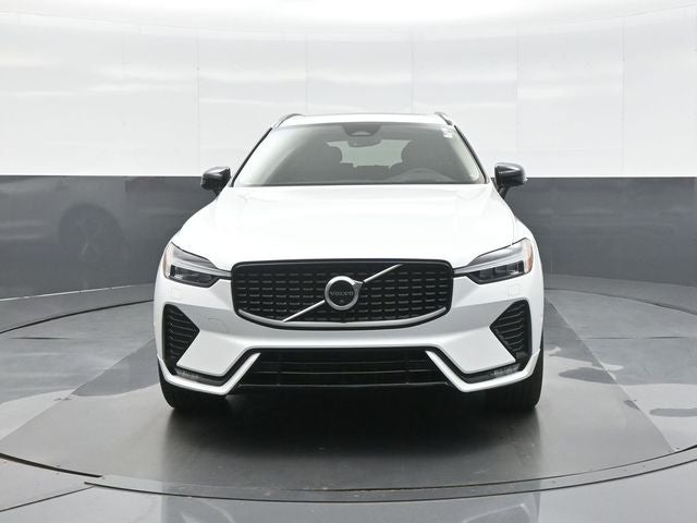 2023 Volvo XC60 B5 Ultimate Dark Theme