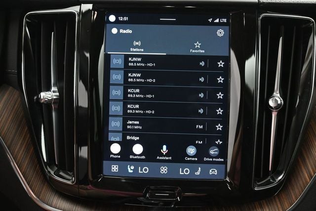2023 Volvo XC60 B5 Ultimate Dark Theme