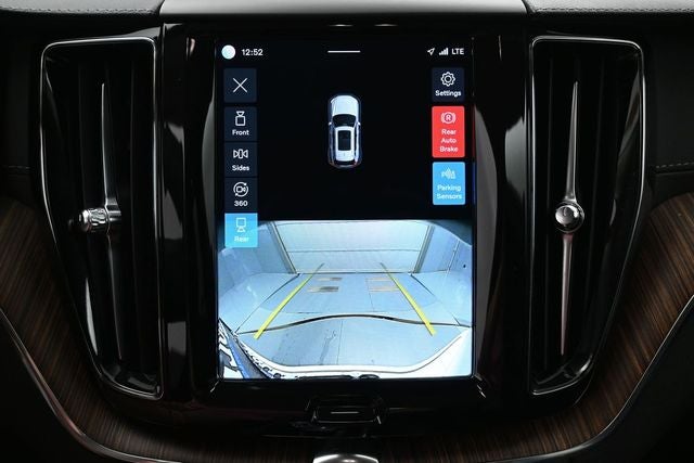 2023 Volvo XC60 B5 Ultimate Dark Theme