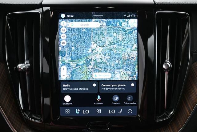 2023 Volvo XC60 B5 Ultimate Dark Theme