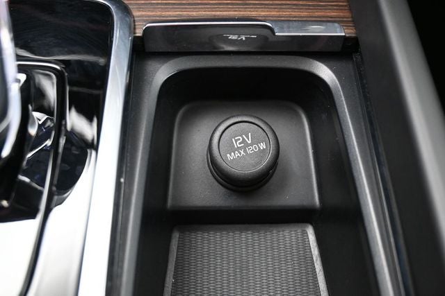 2023 Volvo XC60 B5 Ultimate Dark Theme