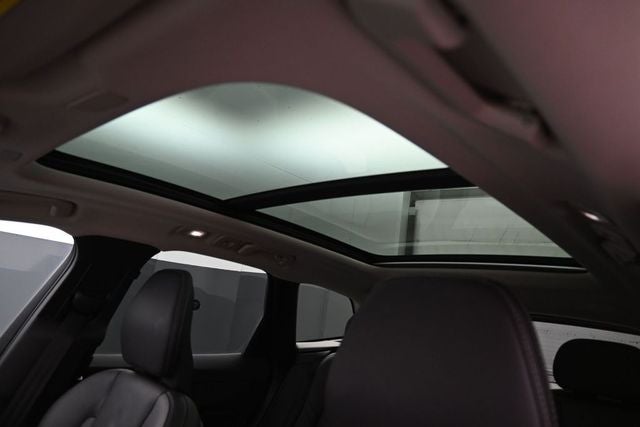 2023 Volvo XC60 B5 Ultimate Dark Theme