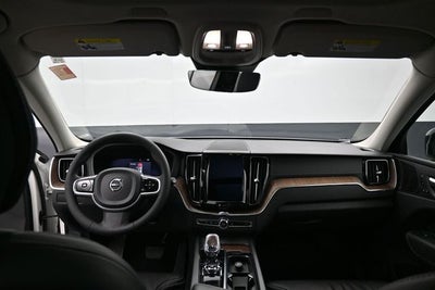 2023 Volvo XC60 B5 Ultimate Dark Theme
