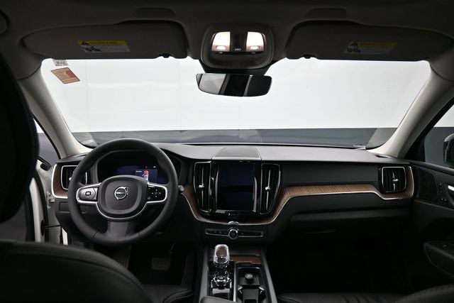 2023 Volvo XC60 B5 Ultimate Dark Theme