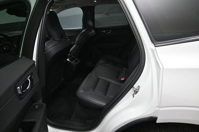 2023 Volvo XC60 B5 Ultimate Dark Theme