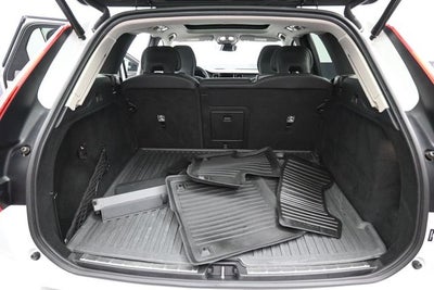 2023 Volvo XC60 B5 Ultimate Dark Theme
