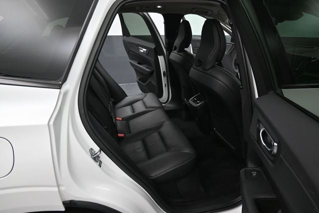 2023 Volvo XC60 B5 Ultimate Dark Theme