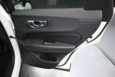 2023 Volvo XC60 B5 Ultimate Dark Theme
