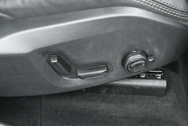 2023 Volvo XC60 B5 Ultimate Dark Theme