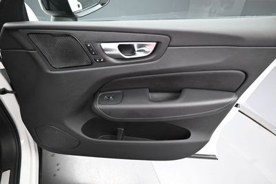 2023 Volvo XC60 B5 Ultimate Dark Theme