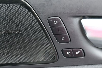 2023 Volvo XC60 B5 Ultimate Dark Theme