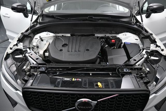 2023 Volvo XC60 B5 Ultimate Dark Theme
