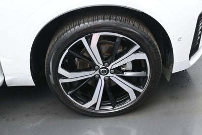 2023 Volvo XC60 B5 Ultimate Dark Theme