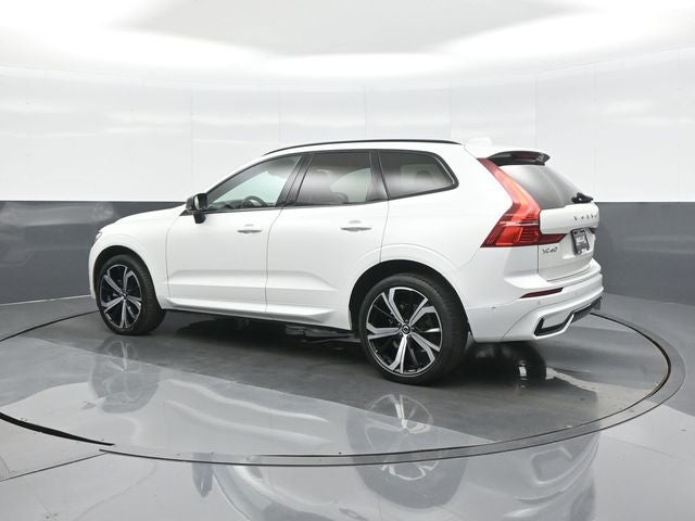 2023 Volvo XC60 B5 Ultimate Dark Theme