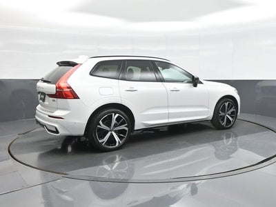 2023 Volvo XC60 B5 Ultimate Dark Theme