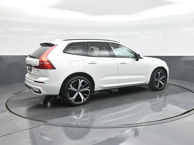 2023 Volvo XC60 B5 Ultimate Dark Theme