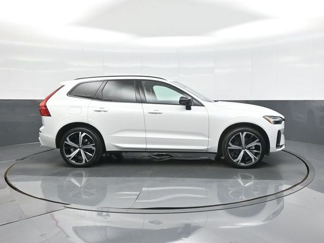 2023 Volvo XC60 B5 Ultimate Dark Theme